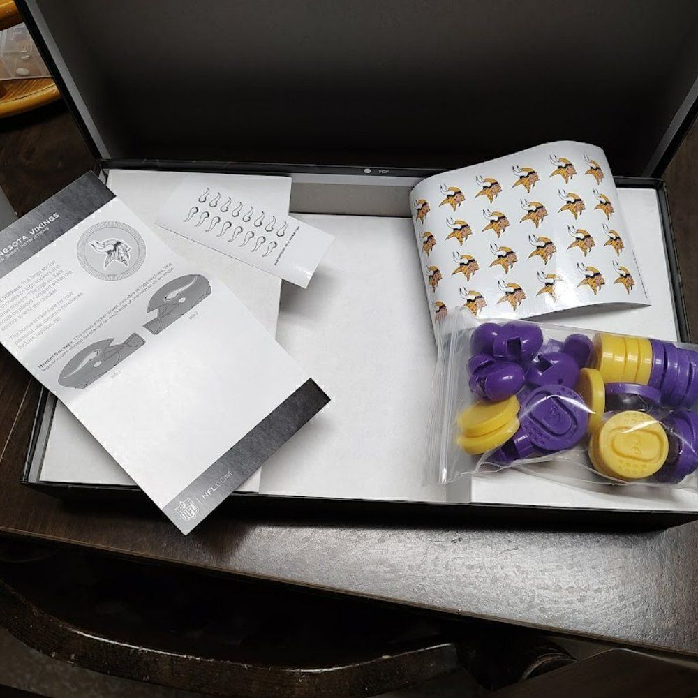 New In Box NFL  Minnesota Vikings Checkers Game Set - Picture 2 of 3